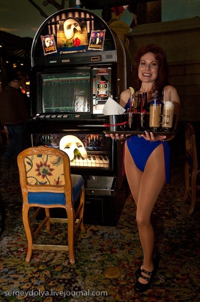 Cocktail waitresses fuck suck poker compilations
