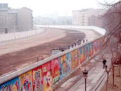 Берлинская стена: 20 лет спустя.