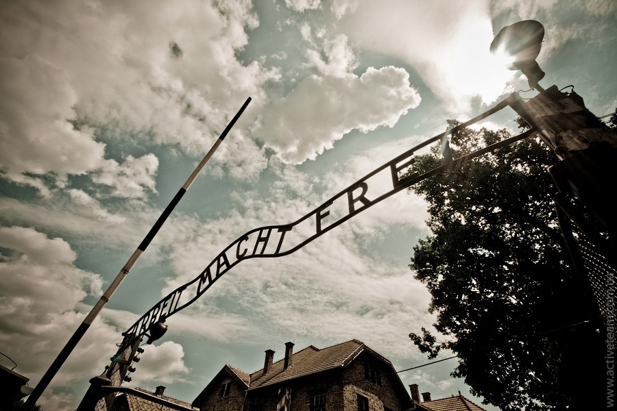 Польша опубликовала имена надзирателей Освенцима